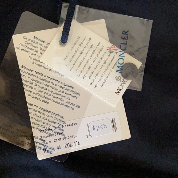 ⭐️Moncler shorts! ⭐️ ❤️ONLY SHORTS ARE AVAILABLE ❤️ - Picture 4 of 9